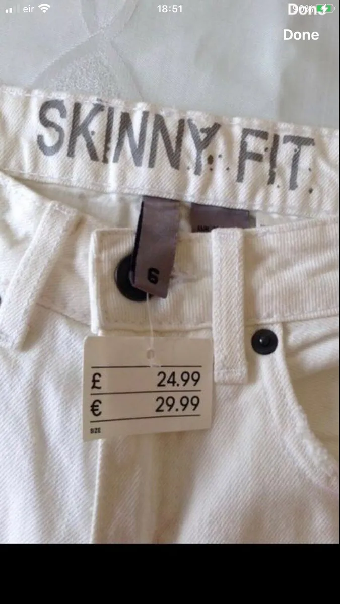 Ladies BNWT shorts size 6 €10 - Image 2