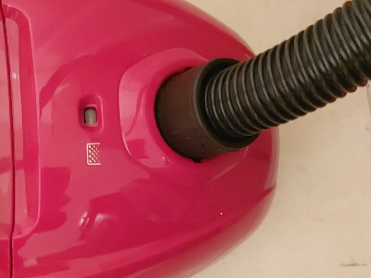 SONA Vacuum Cleaner, Great Suction - Image 3