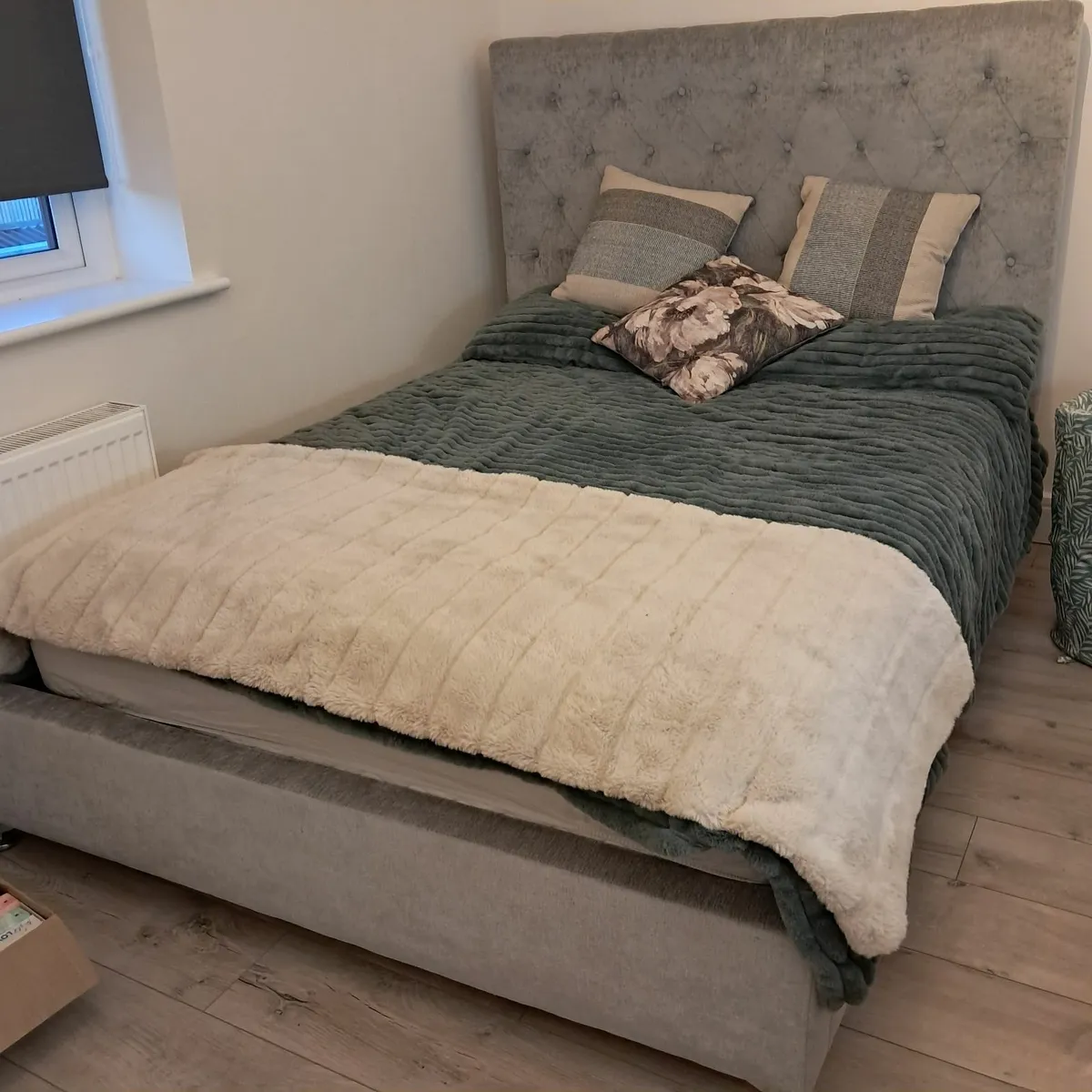 Double bed - Image 2