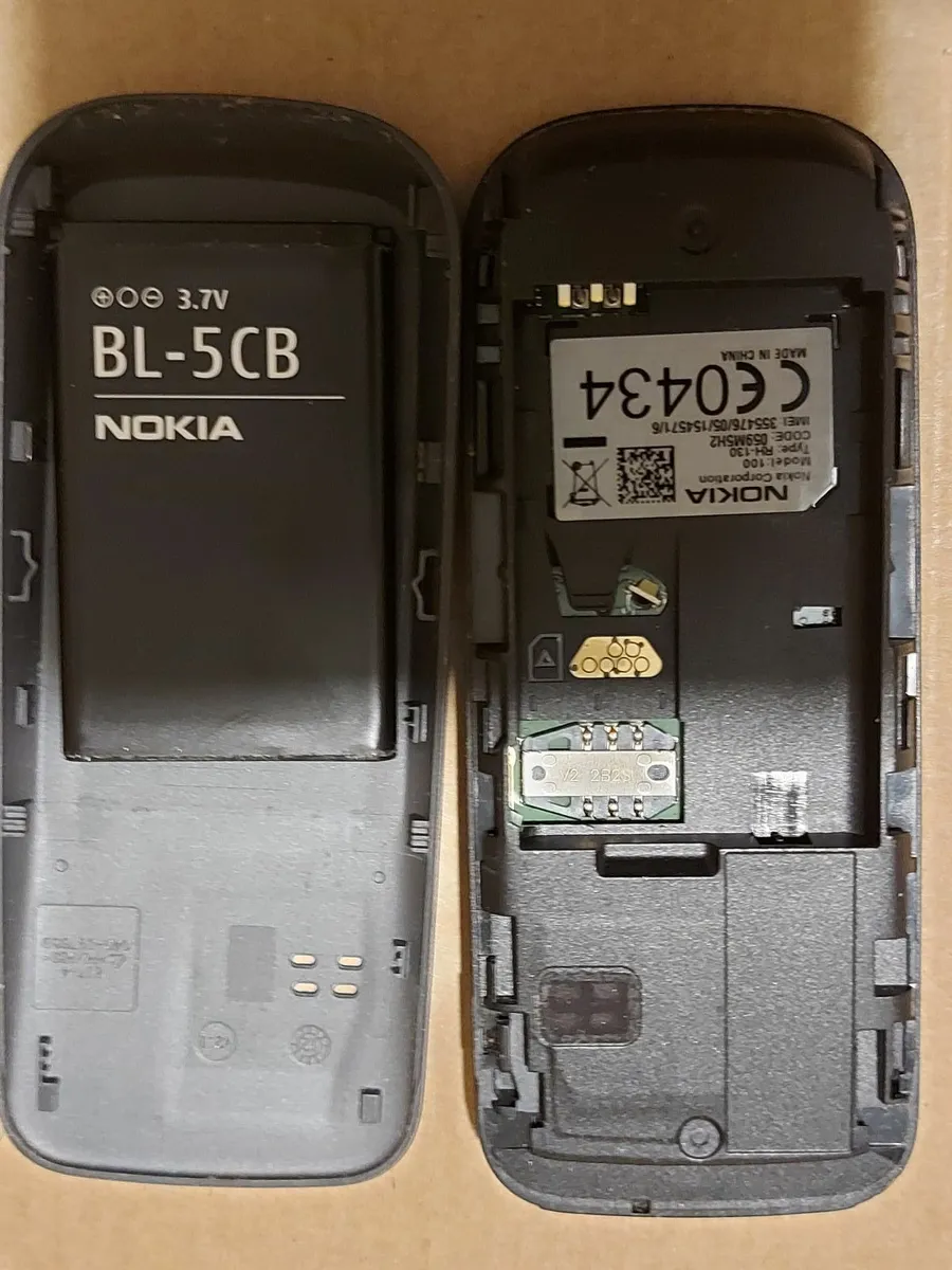 Nokia 100 MobilePhone, mint condition - Image 3