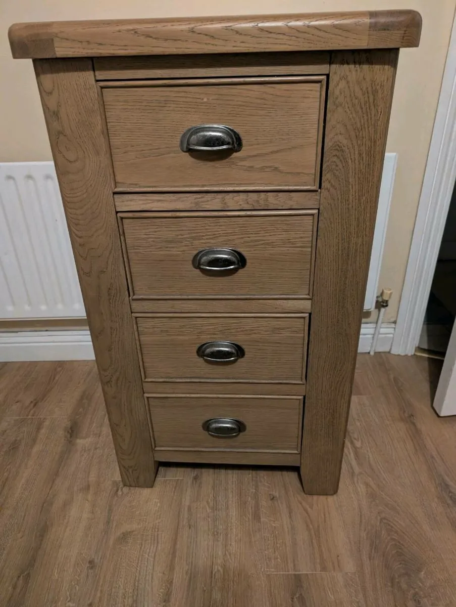 Solid Bed and Bedroom Furniture Set Chatsworth - Image 3