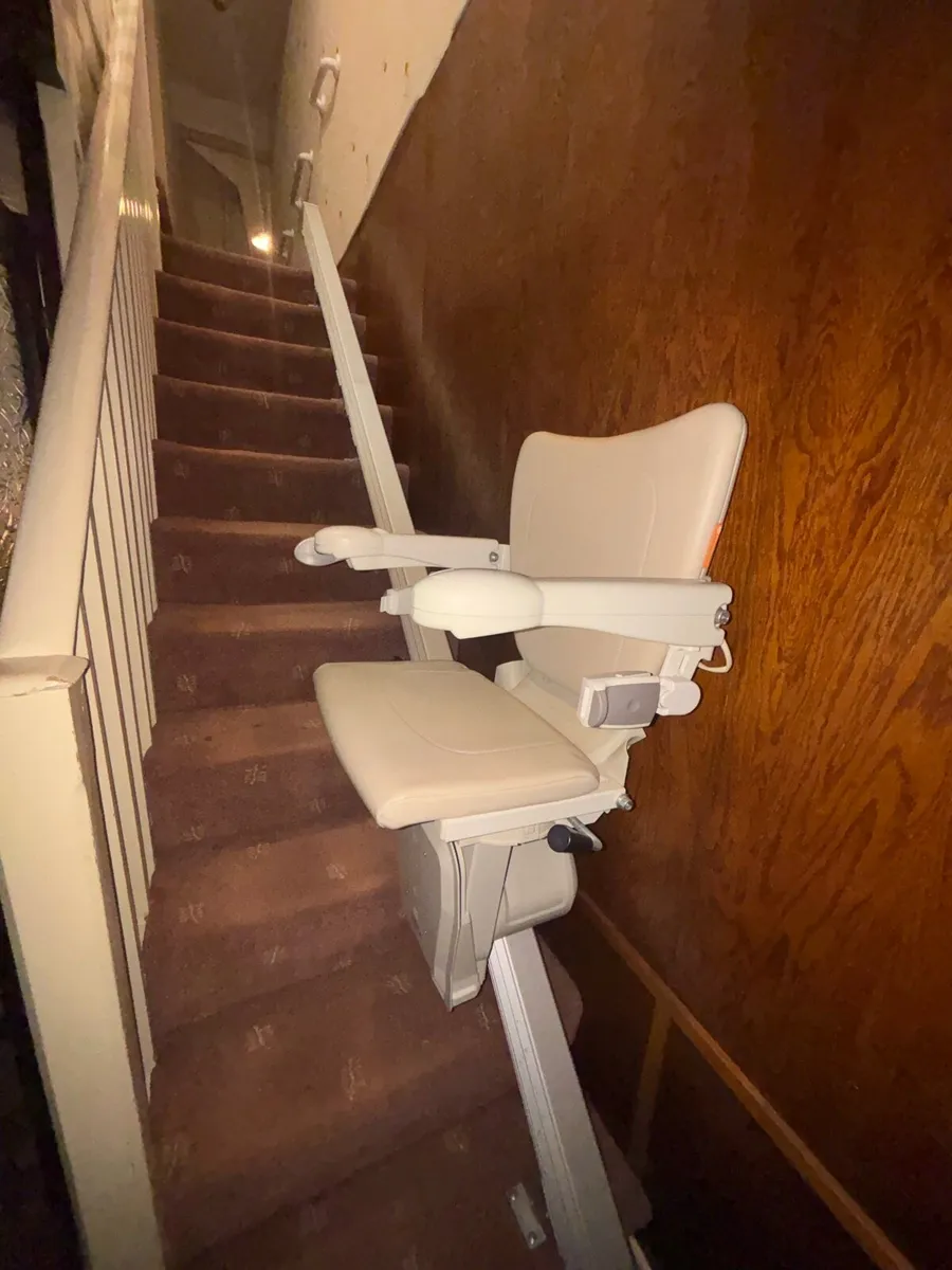 Electric chairlift - - Image 1