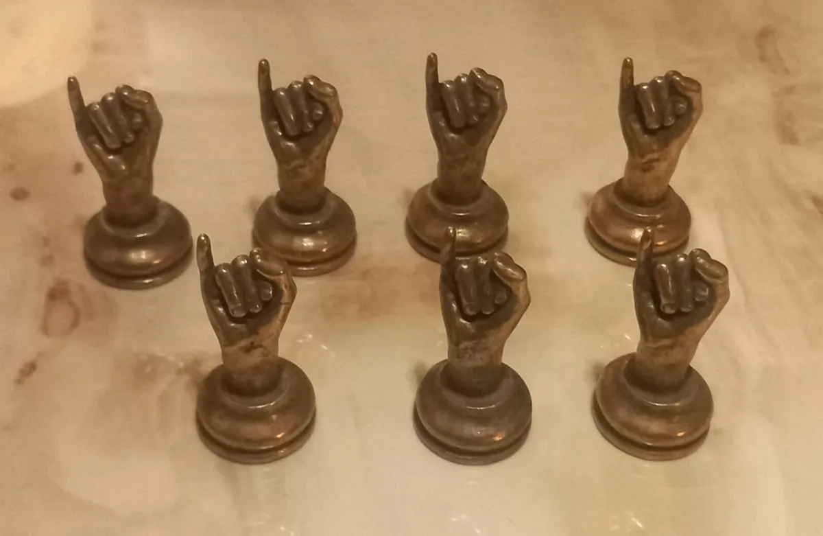 7 x Lorenzo Quinn chess pawns bronze, D18 freepost - Image 4