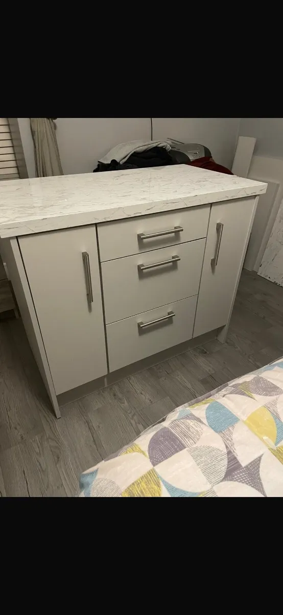 Kitchen island - Image 4