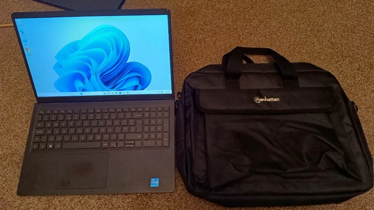 Dell Vostro 3510, i5 11th, 8Gb, + Laptop Bag - Image 1