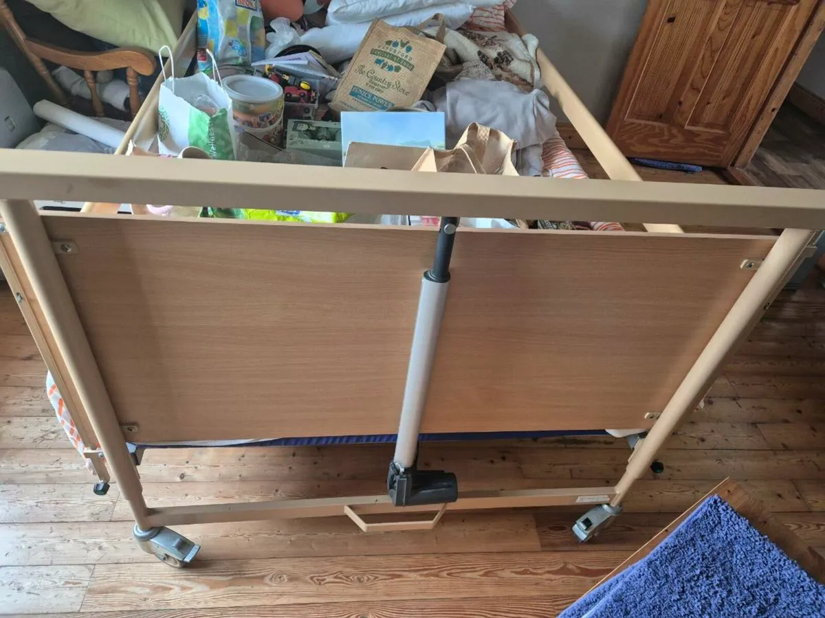 Electric double bed - Image 3