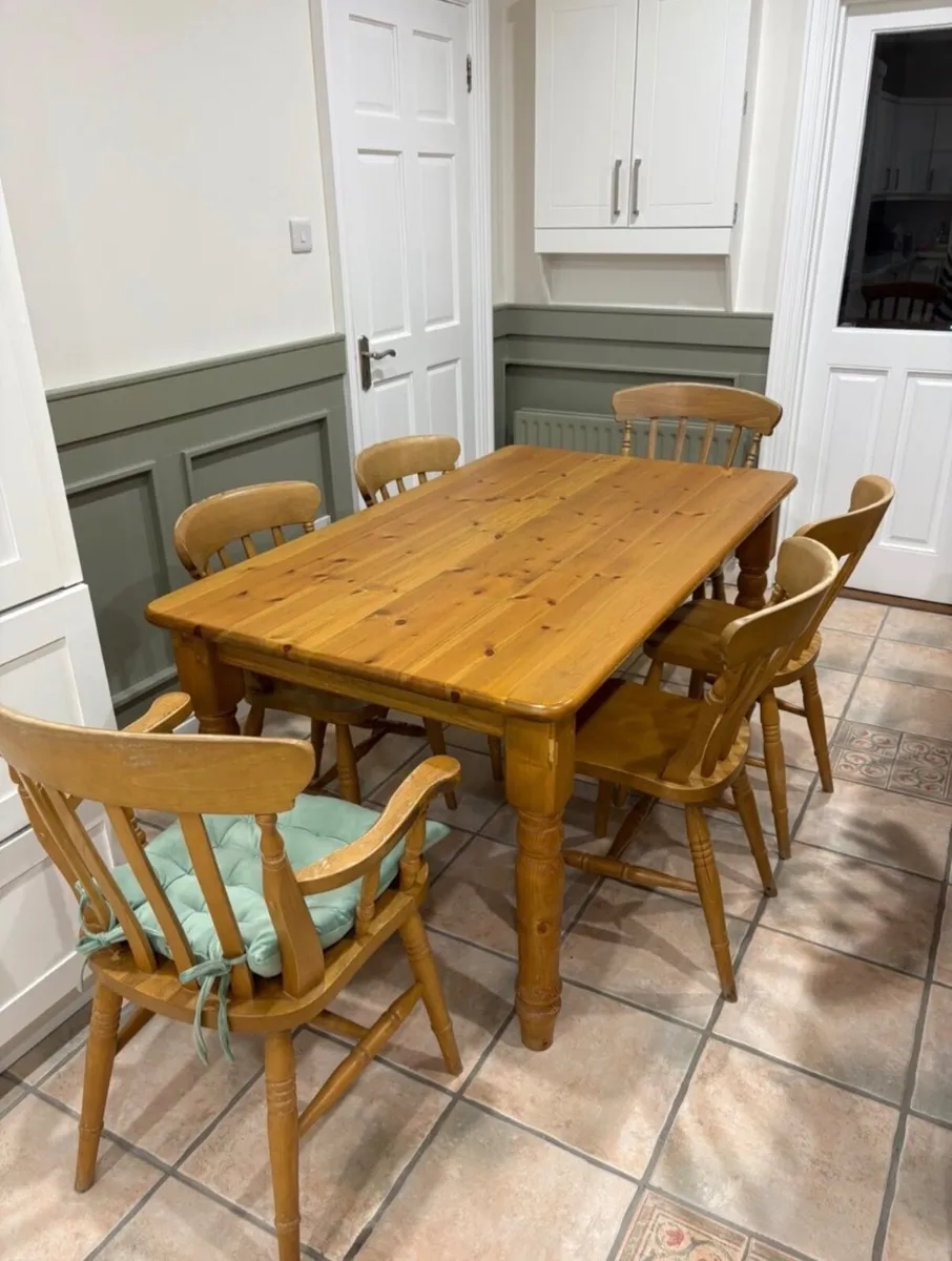 Kitchen table & 6 chairs - Image 1