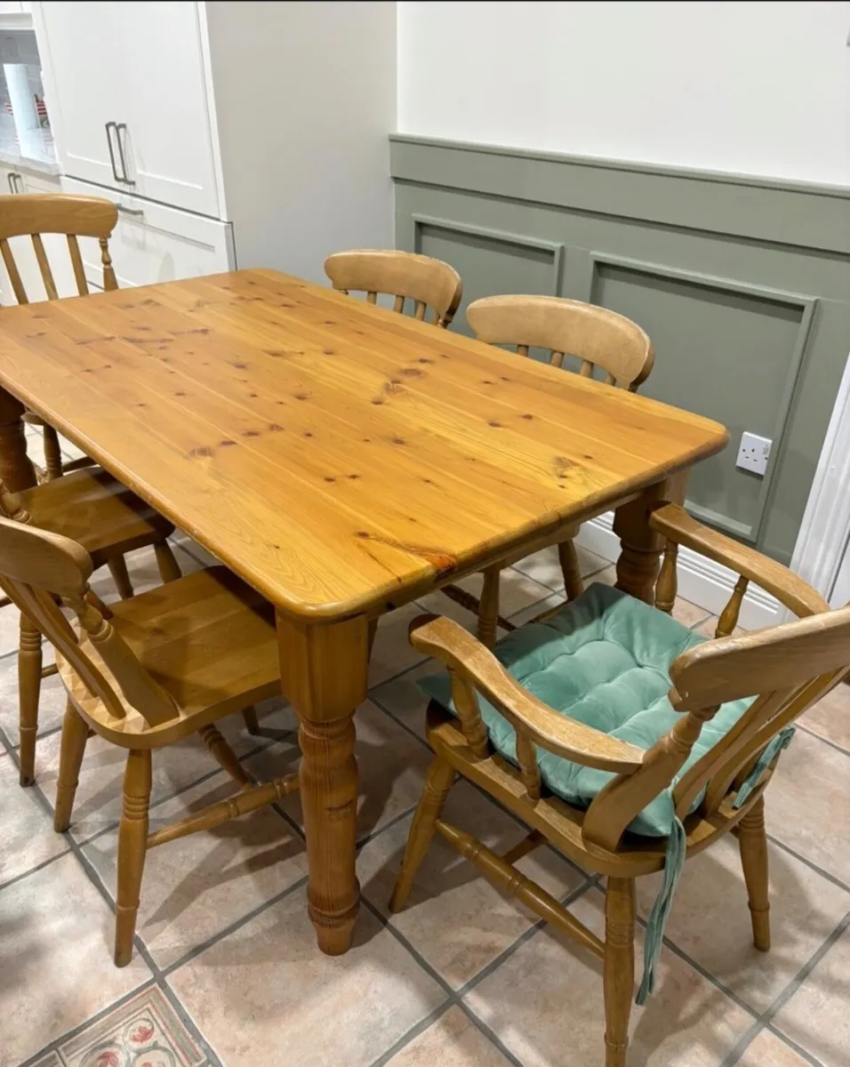 Kitchen table & 6 chairs - Image 3