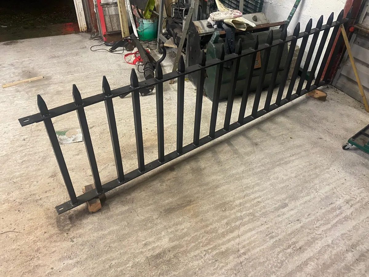Galvanised and painted steel railings - Image 3