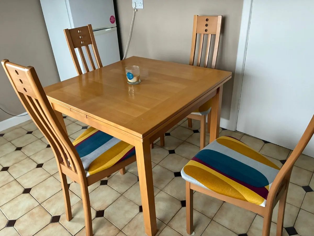 Extendable kitchen table - Image 1