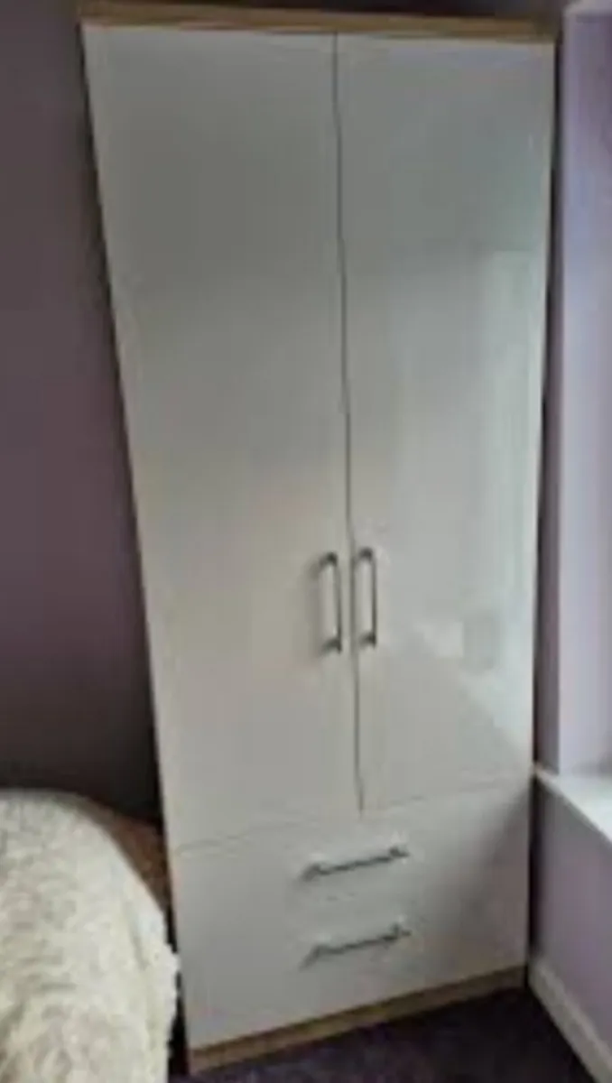 Double wardrobe with drawers