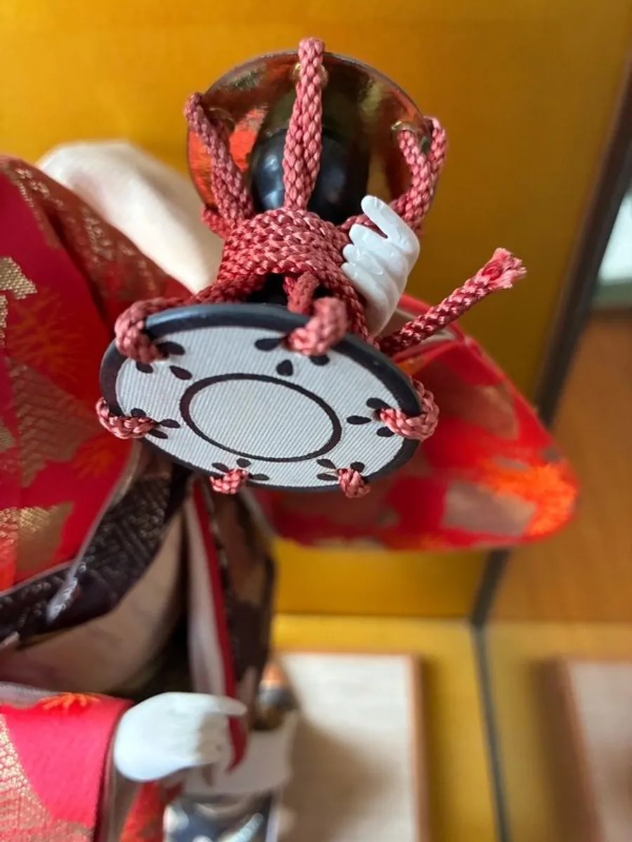 japanese figure in glass case - Image 4