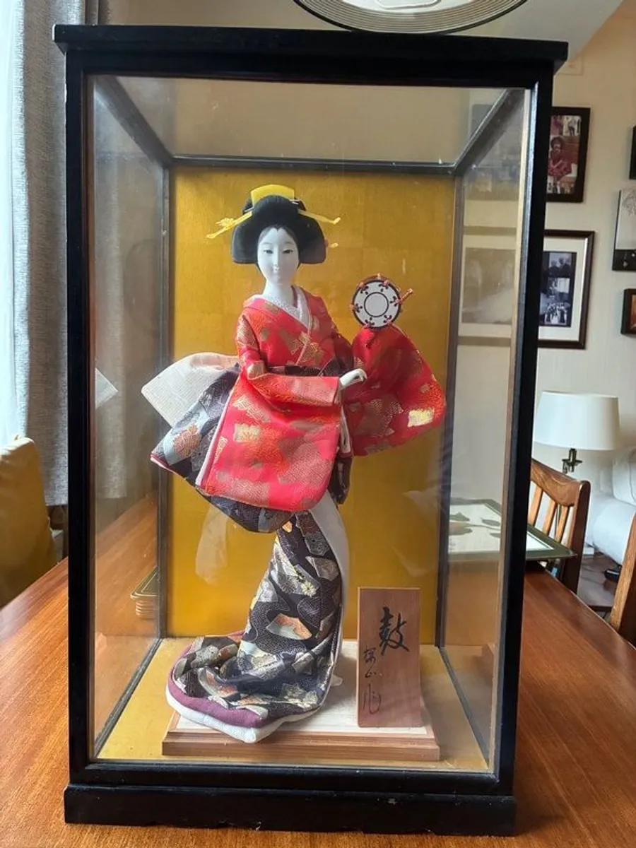 japanese figure in glass case - Image 1