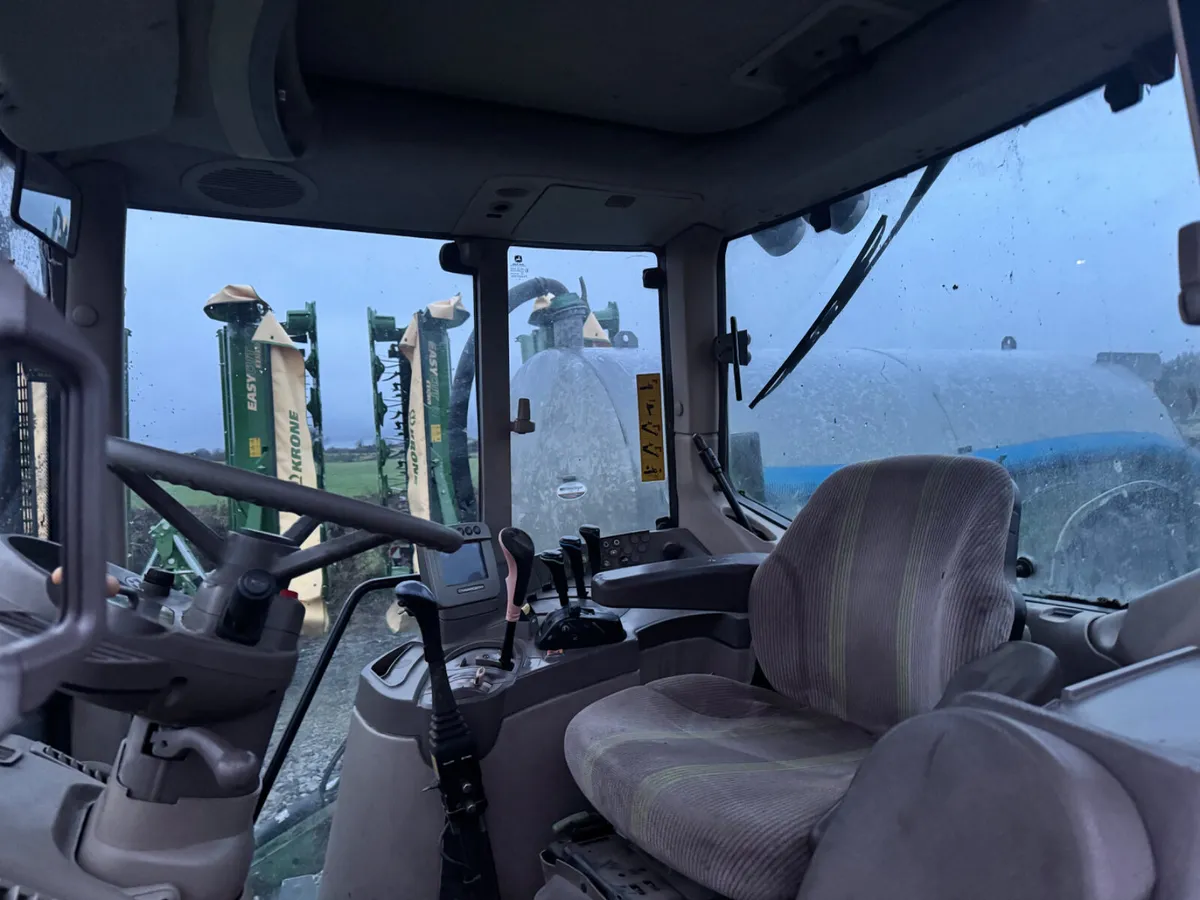 John Deere 6330 Premium with Jd Loader - Image 4