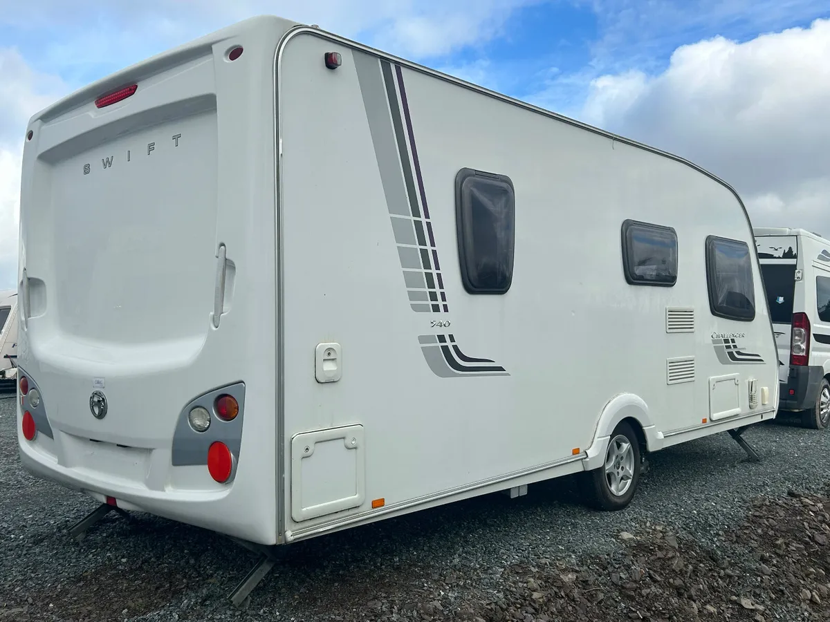 Swift challenger fixed bed caravan - Image 4