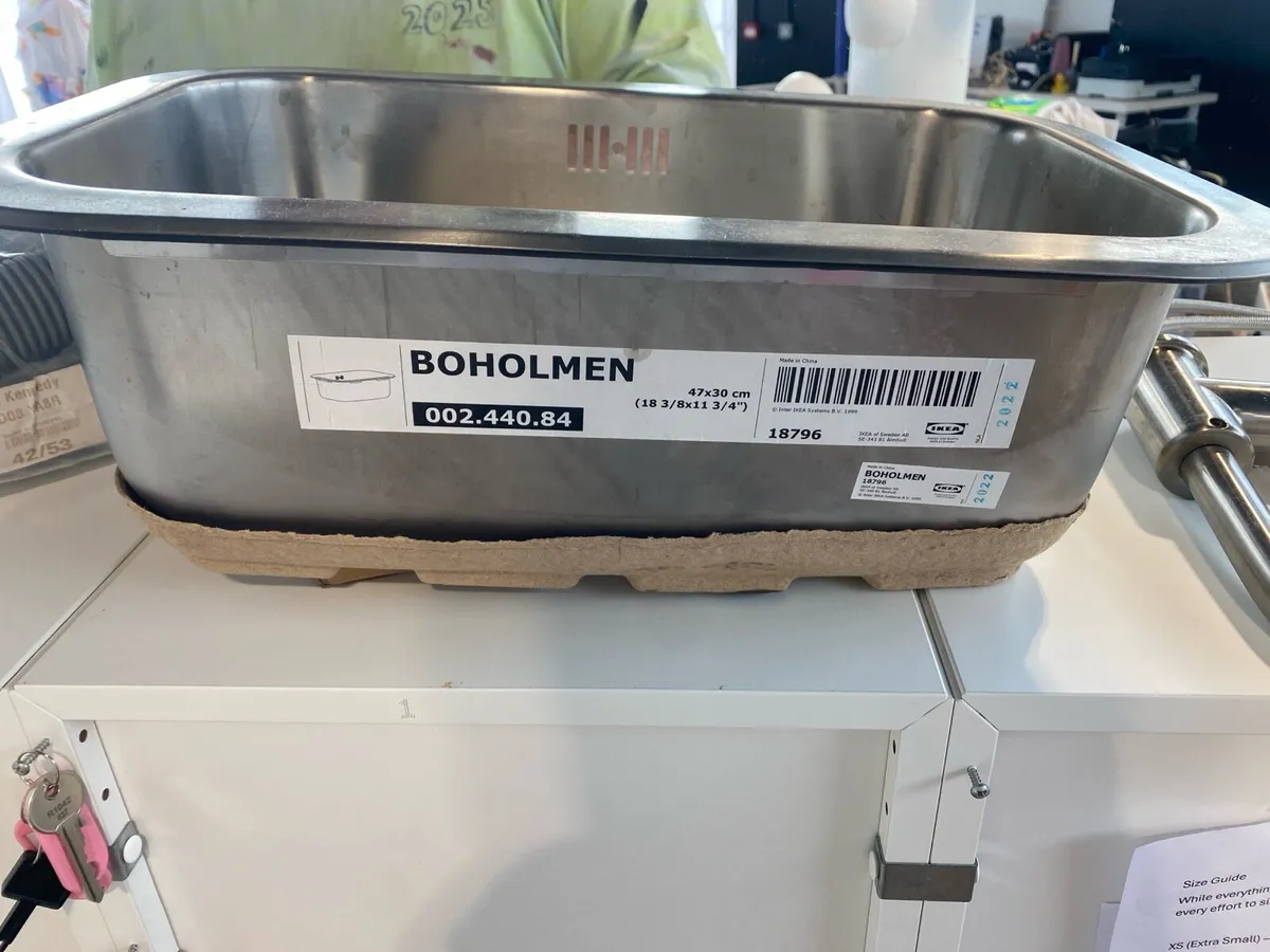 Small sink with waste and tap - Image 1