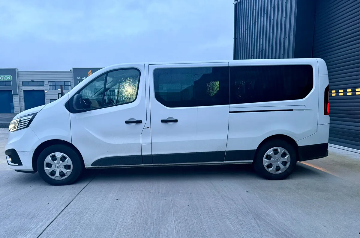 Renault Trafic 9 Seater for sale or Longterm lease - Image 4
