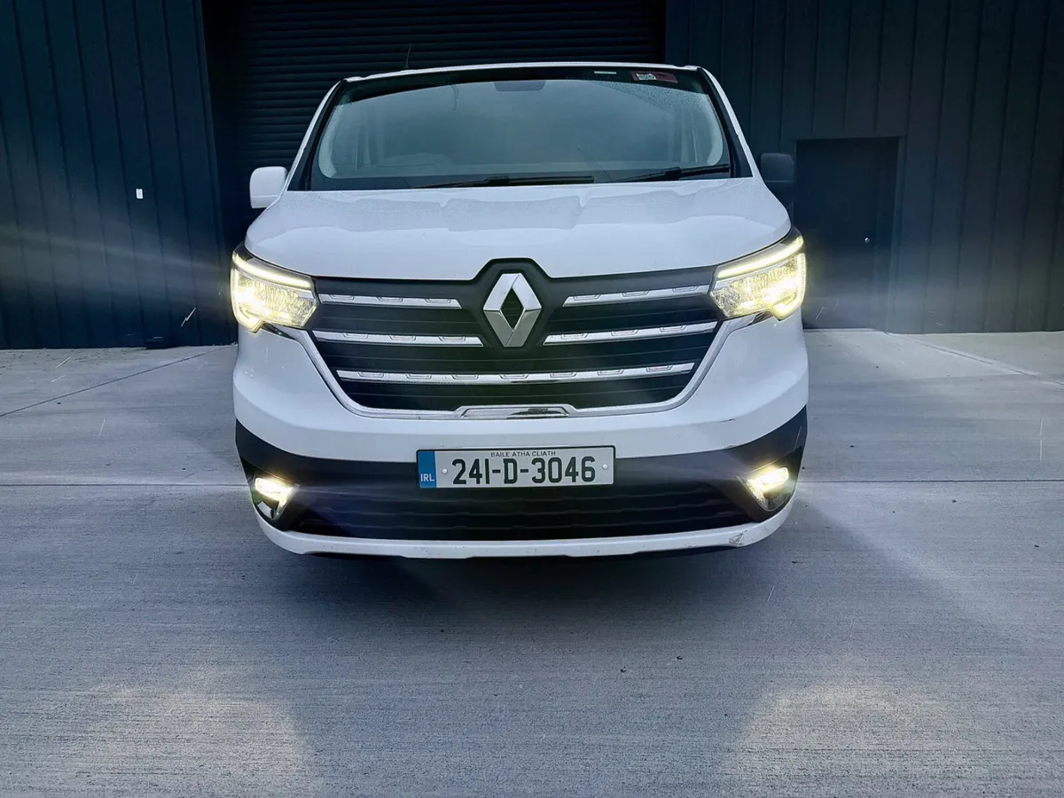 Renault Trafic 9 Seater for sale or Longterm lease - Image 3