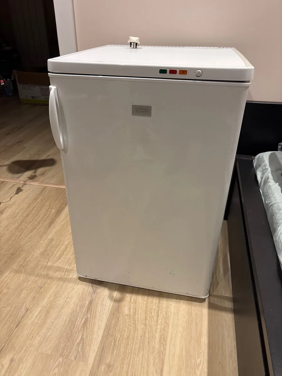 Zanussi Freezer 90 L White - Image 1
