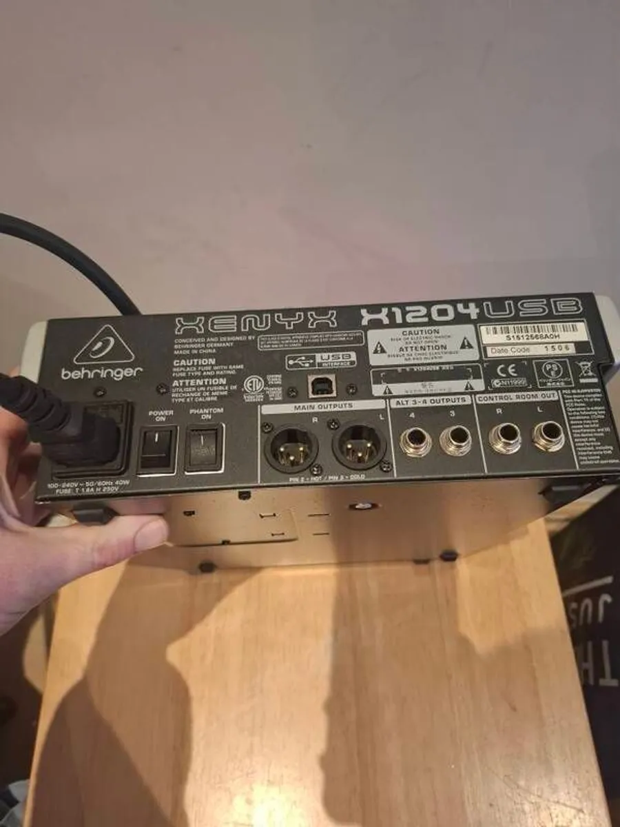 Behringer XENYX X1204USB premium 12-input 2/2-bus mixer - Image 3