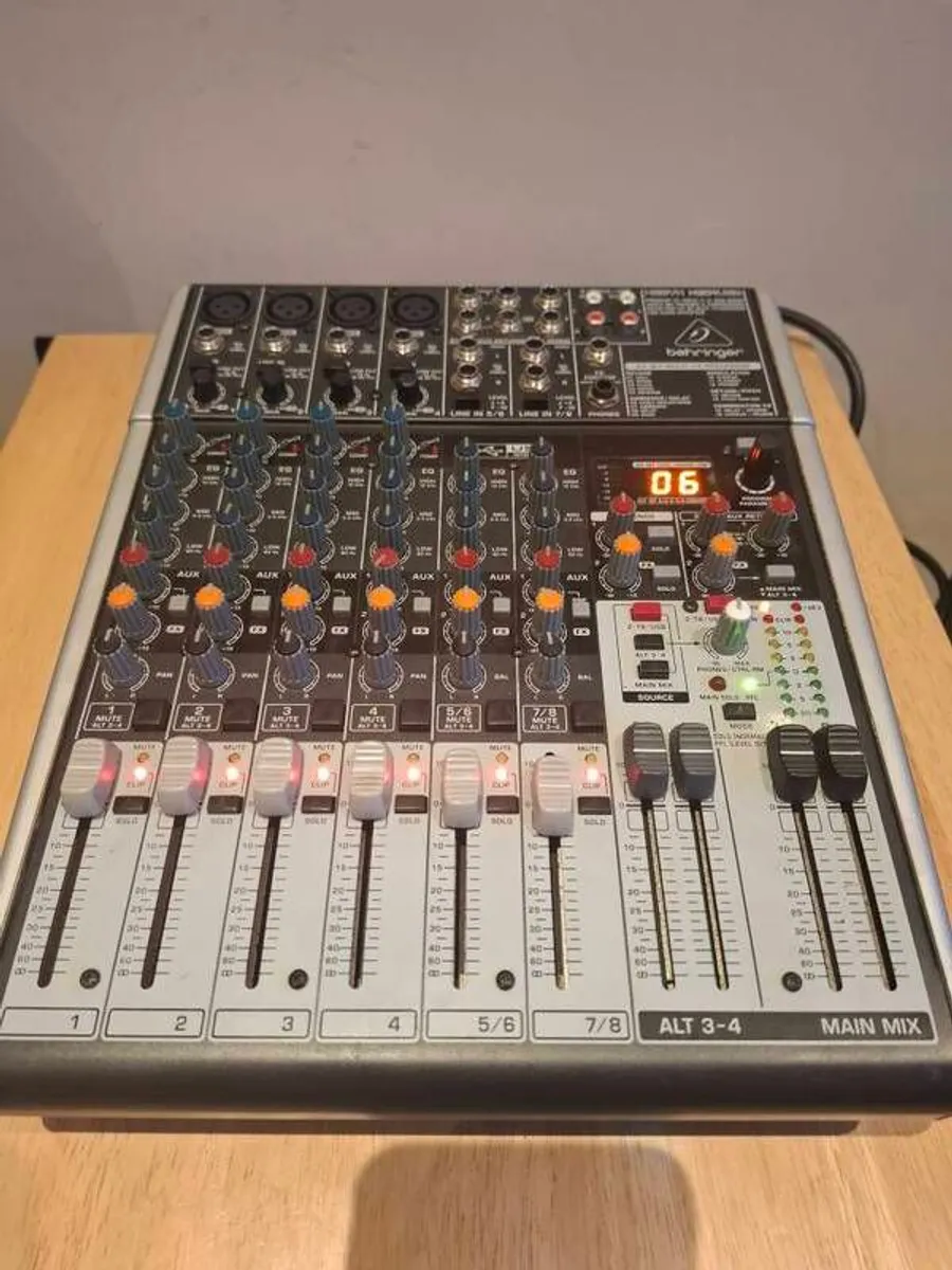 Behringer XENYX X1204USB premium 12-input 2/2-bus mixer - Image 1