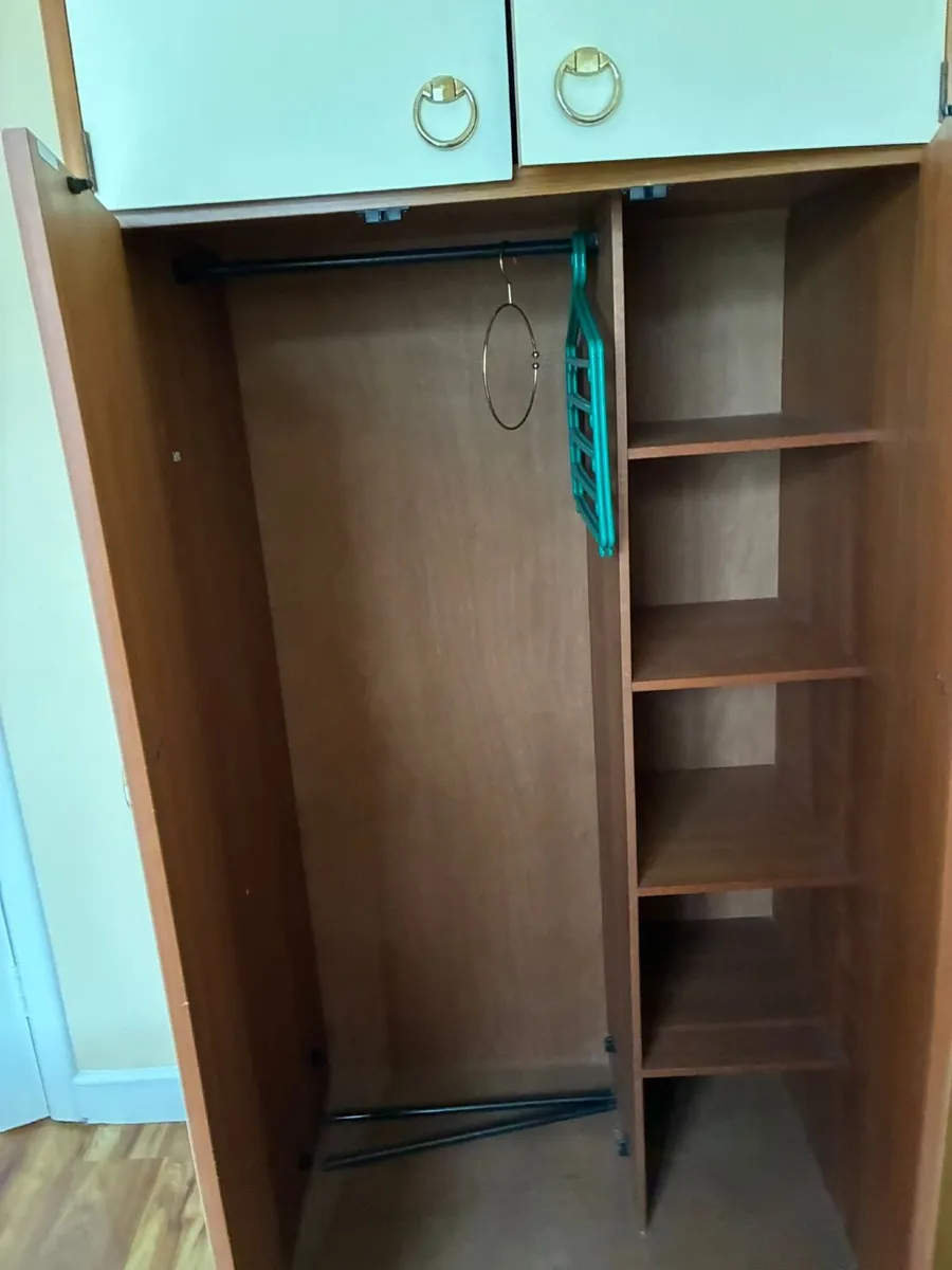 Schreiber 3-Piece Matching Wardrobe Set - Image 3