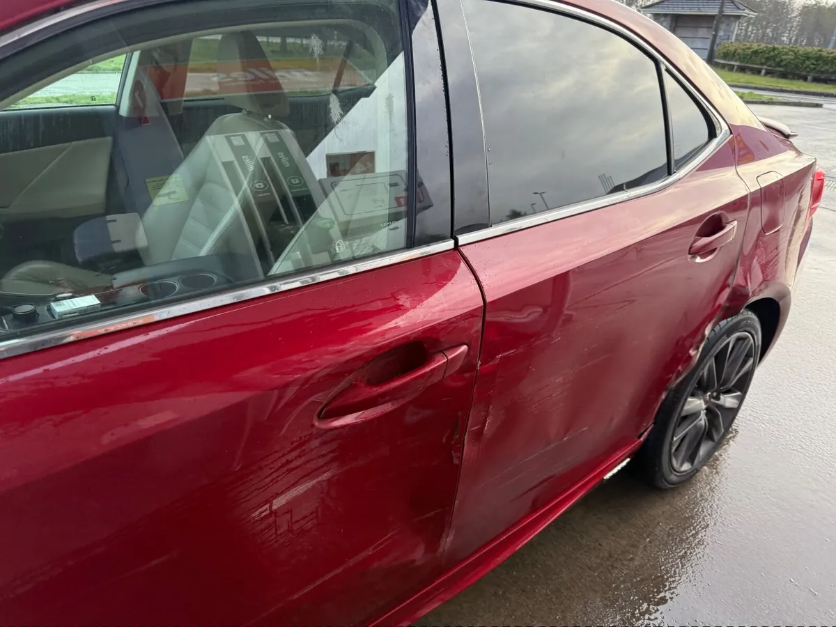 Lexus is300H - Image 3