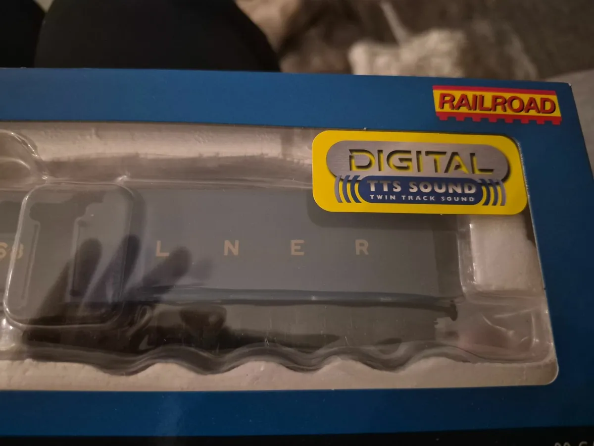 Model train - Image 1