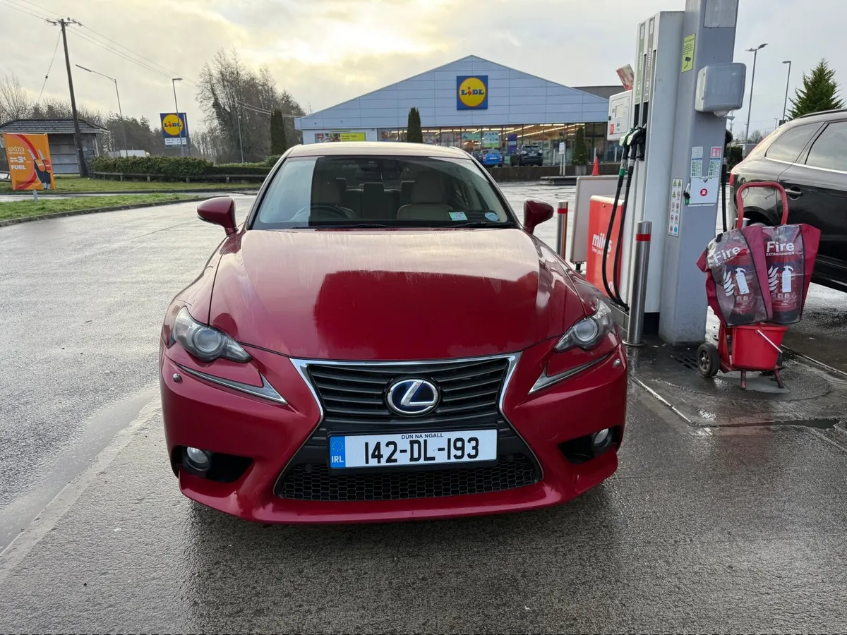 Lexus is300H - Image 1