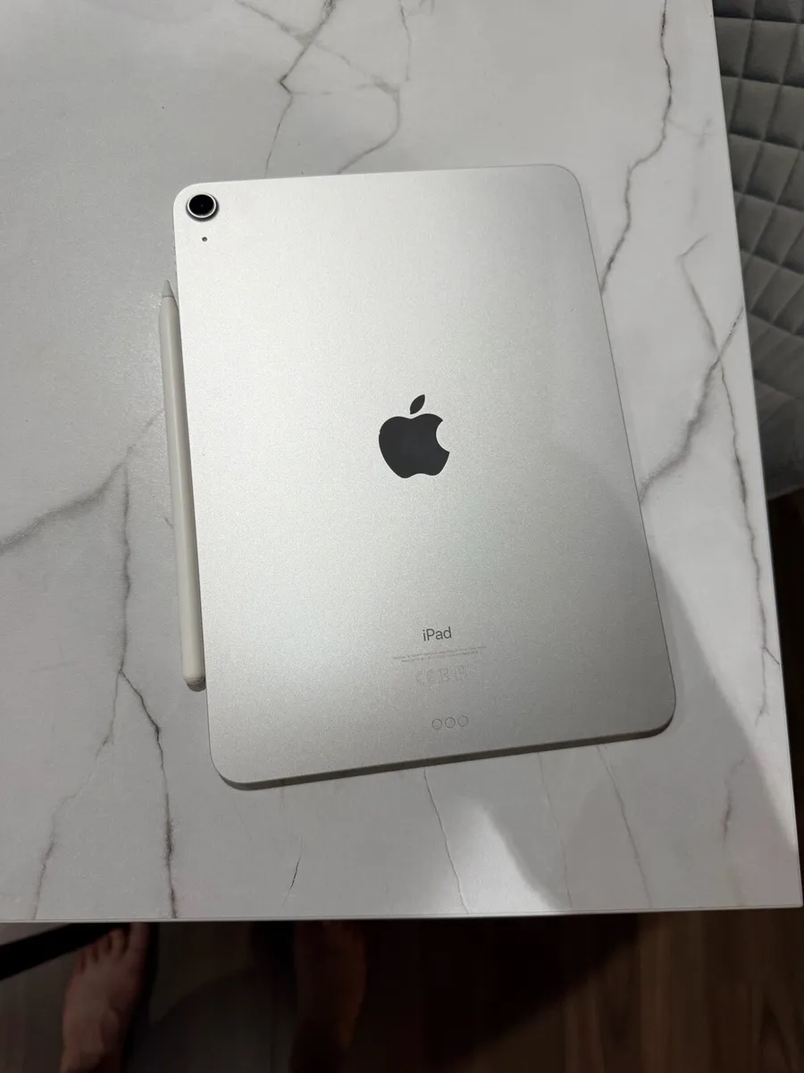 iPad Air (4th generation) and the Apple Pencil Pro - Image 2
