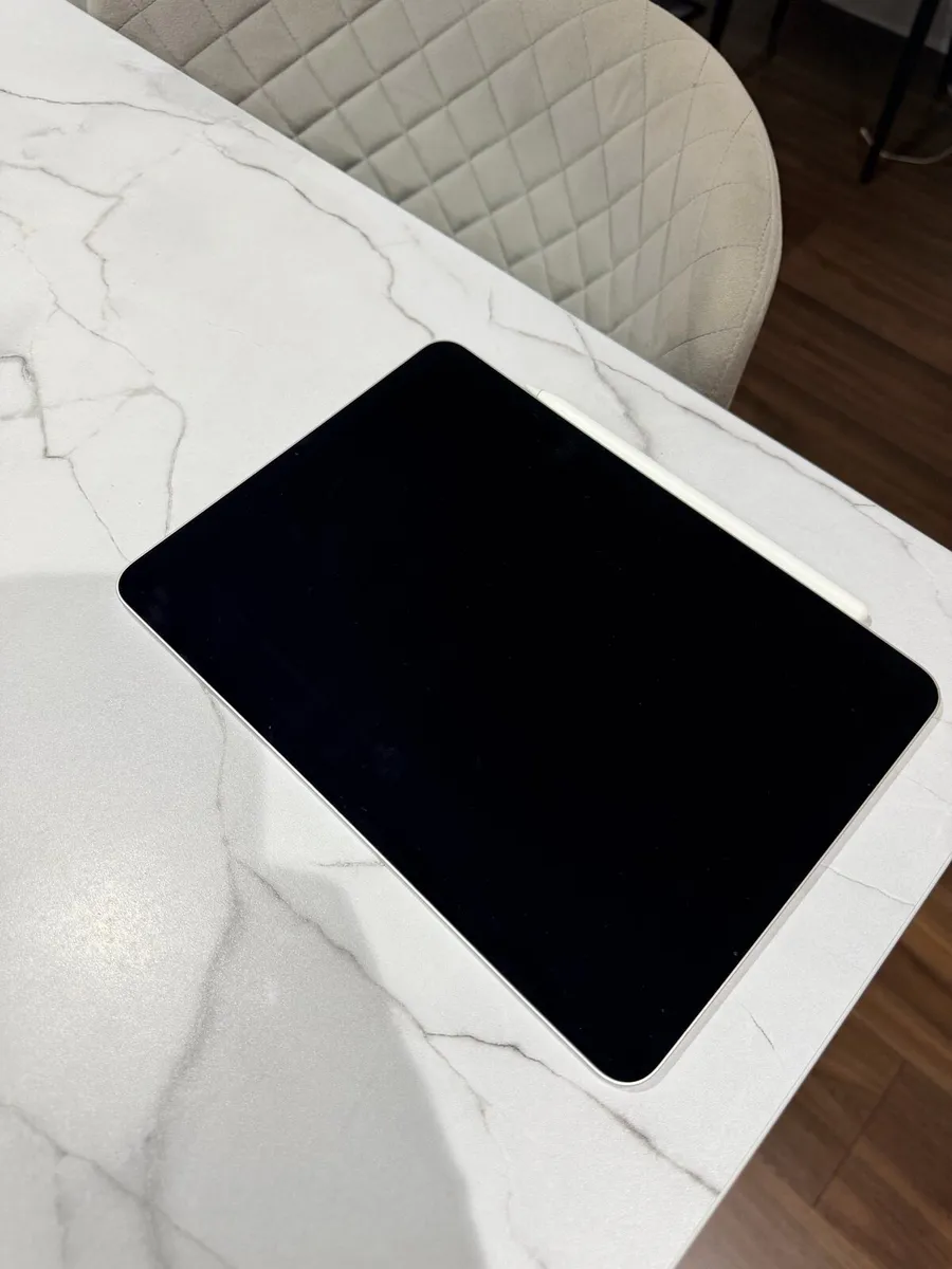 iPad Air (4th generation) and the Apple Pencil Pro - Image 1