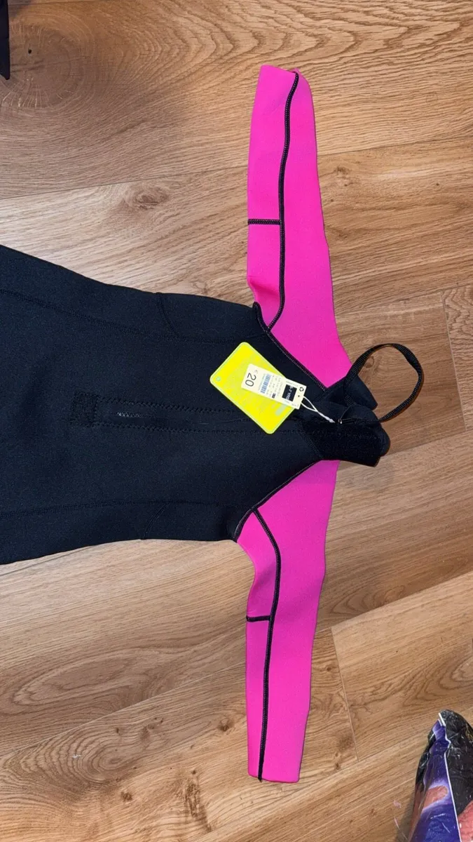 Girl wetsuit brand new - Image 2