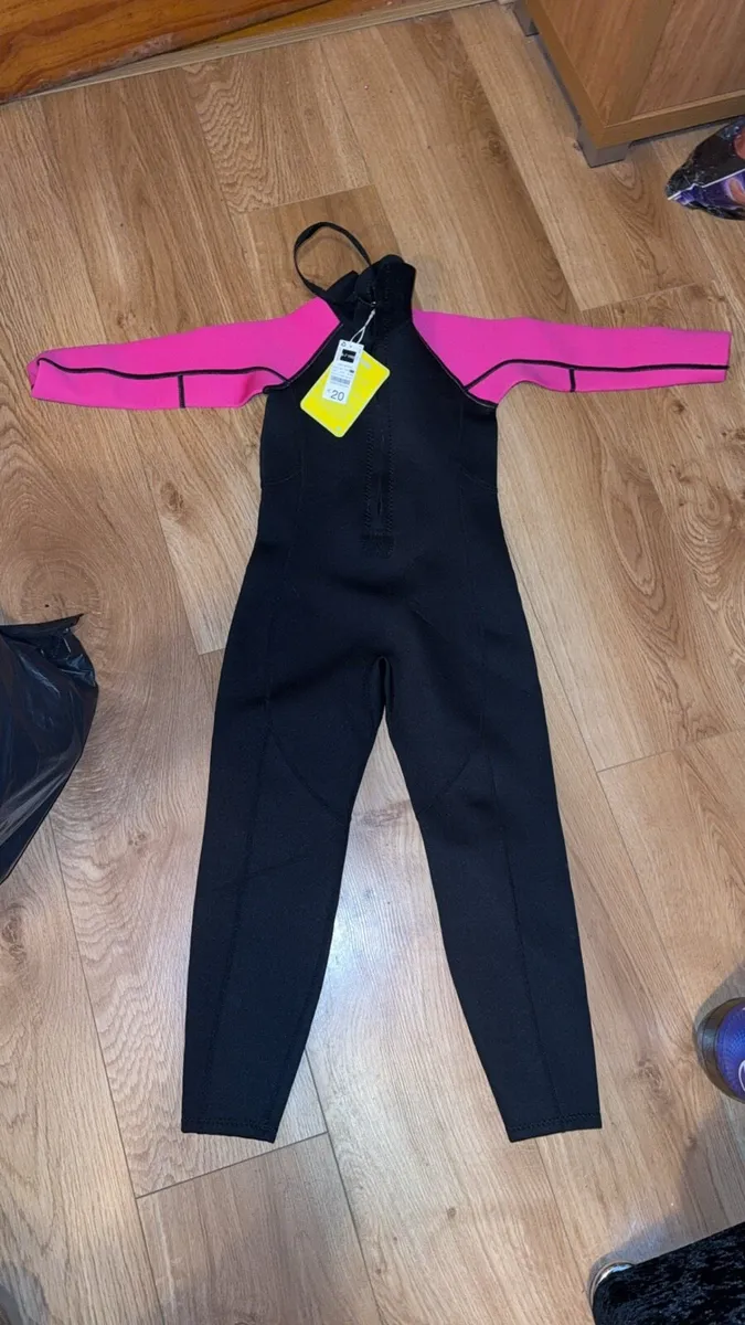 Girl wetsuit brand new - Image 1