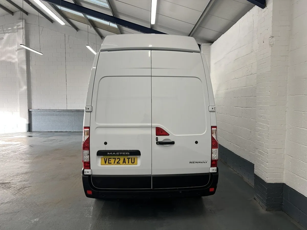 2023 Renault Master High Roof Panel Van - Image 3
