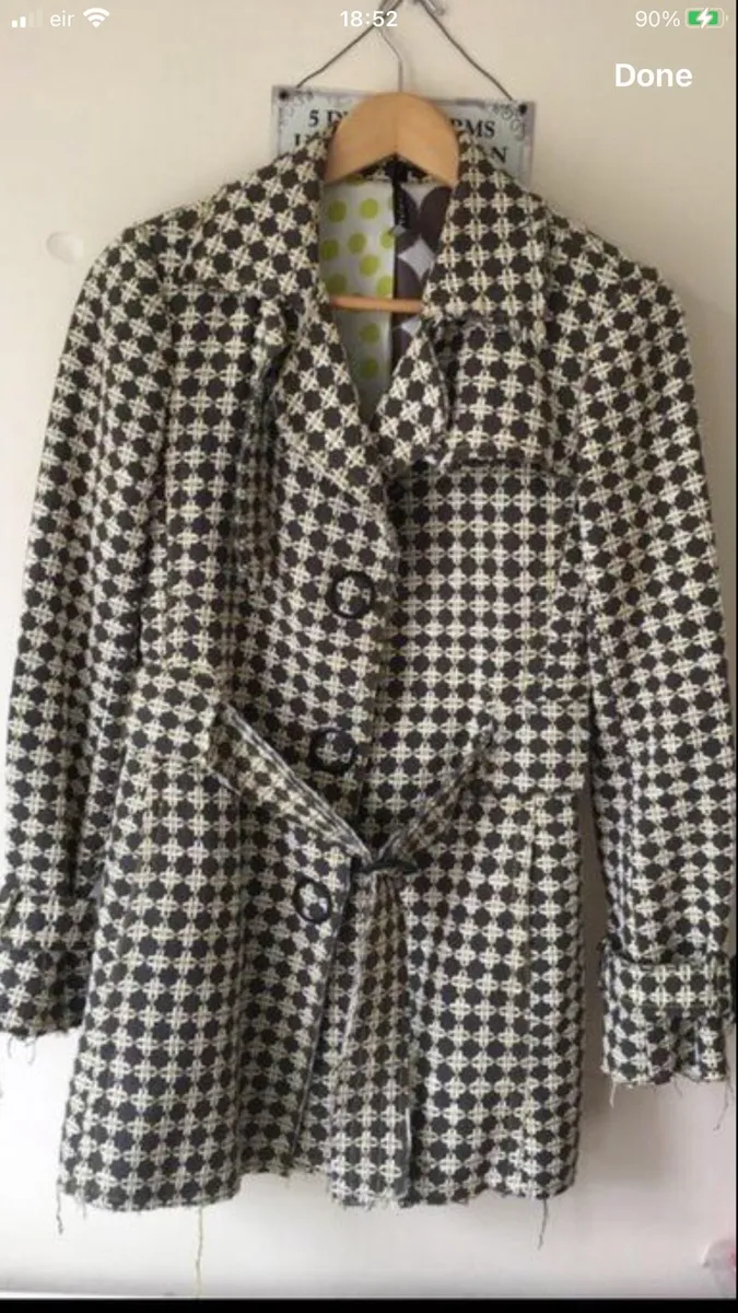 Ladies designer heavy coat size 6 €20 - Image 1