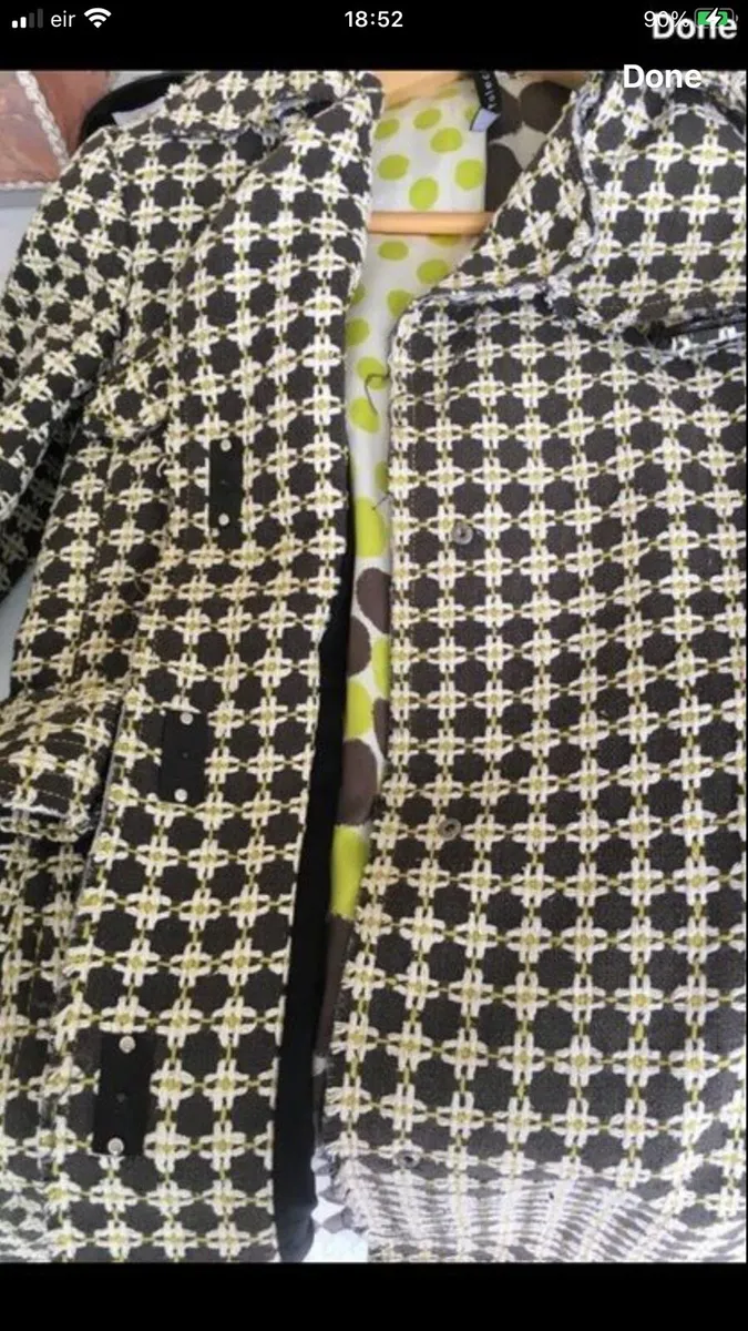 Ladies designer heavy coat size 6 €20 - Image 3