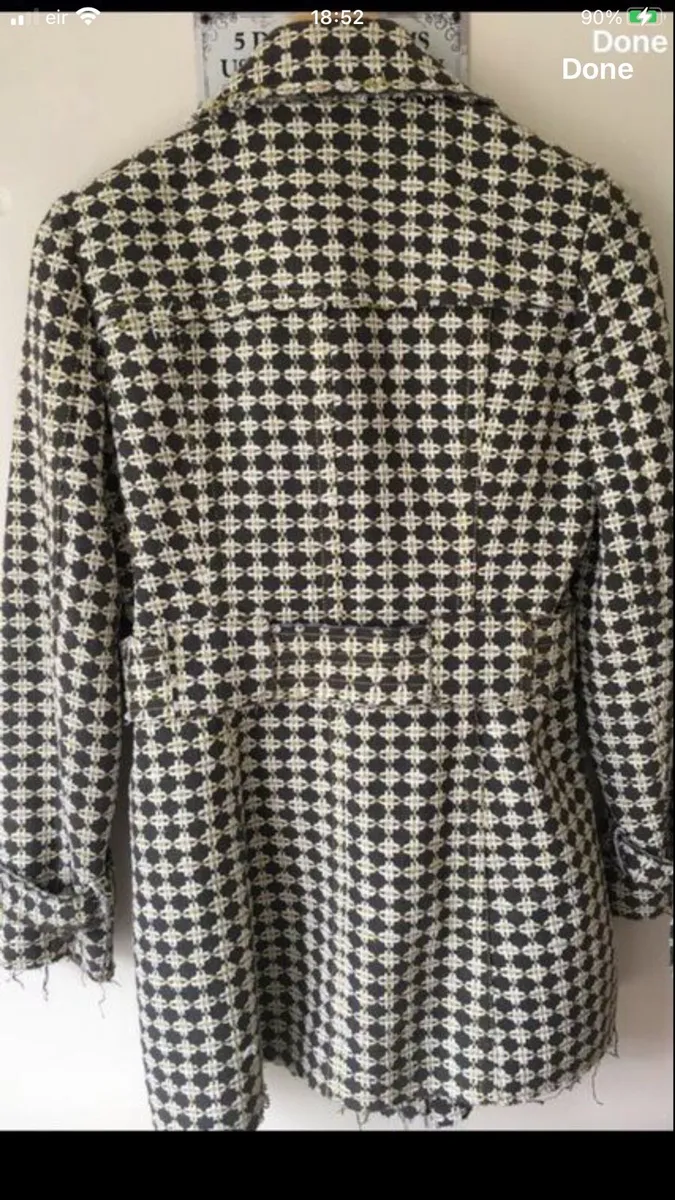 Ladies designer heavy coat size 6 €20 - Image 2