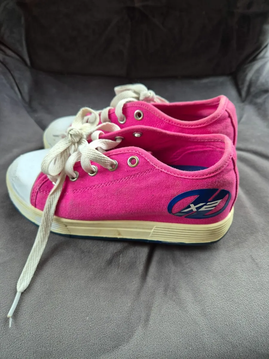 Heelys shoes size UK1 or EUR33 - Image 3
