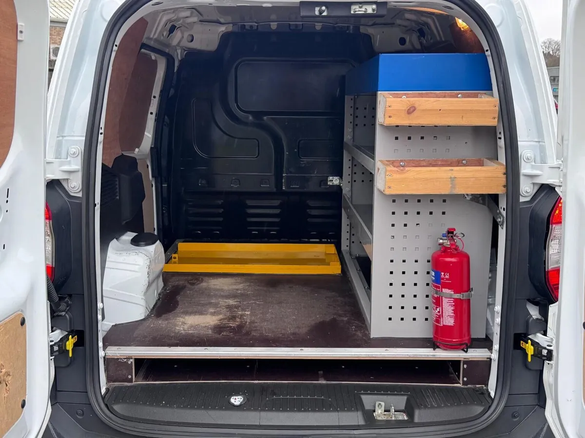 2018 Ford Transit Courier Small Panel Van - Image 4