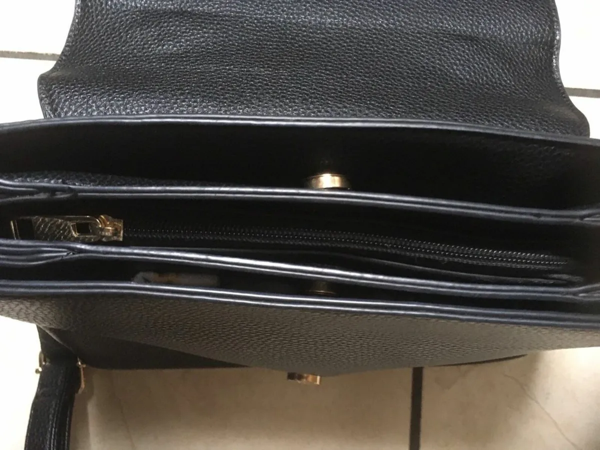 Beautiful Handbag with unusual Colour Design - Image 3