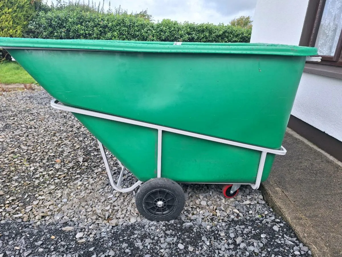 Large industrial bin - Image 1