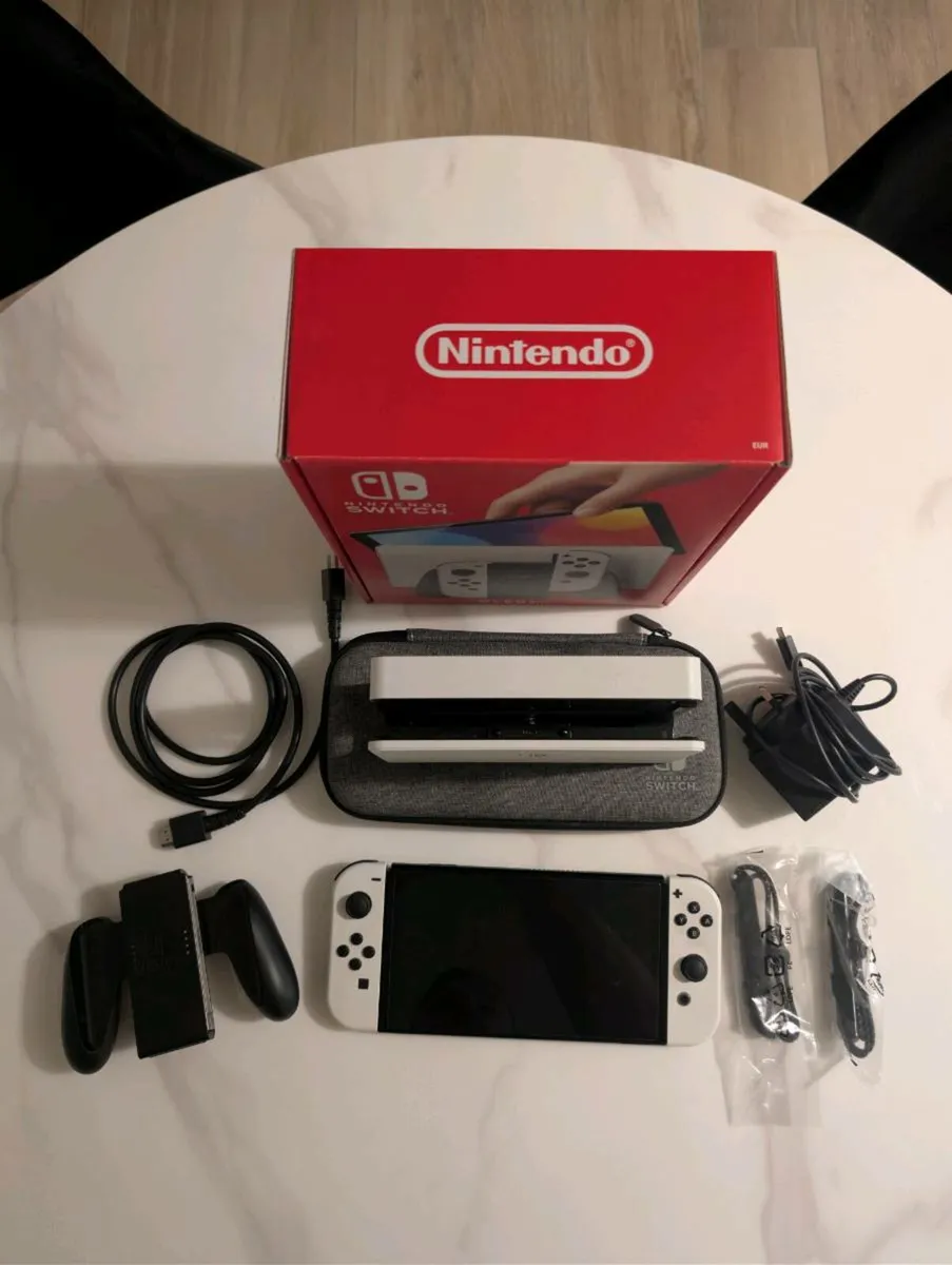 Nintendo Switch OLED - Image 2