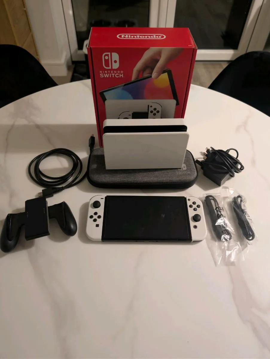 Nintendo Switch OLED - Image 1