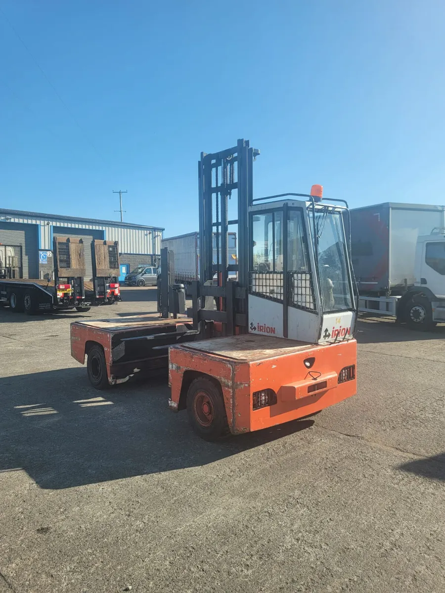 4 ton side loader diesel forklift - Image 4