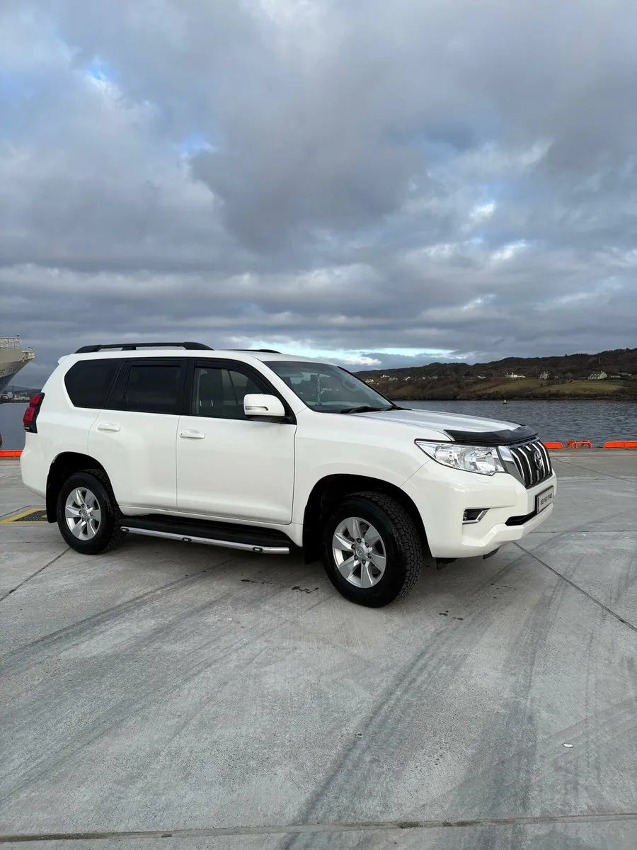 221 Toyota Landcruiser 5 Seater - Image 1