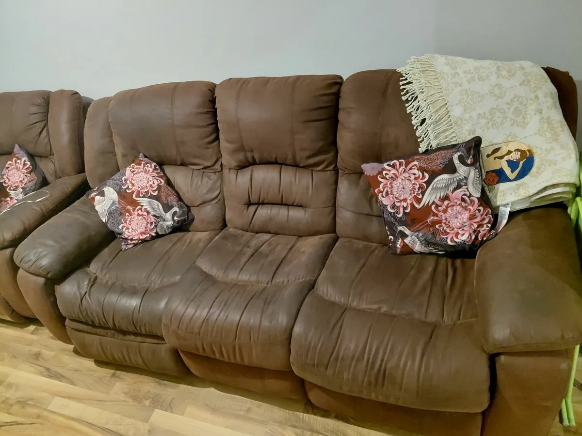 3+2 seater - Image 4