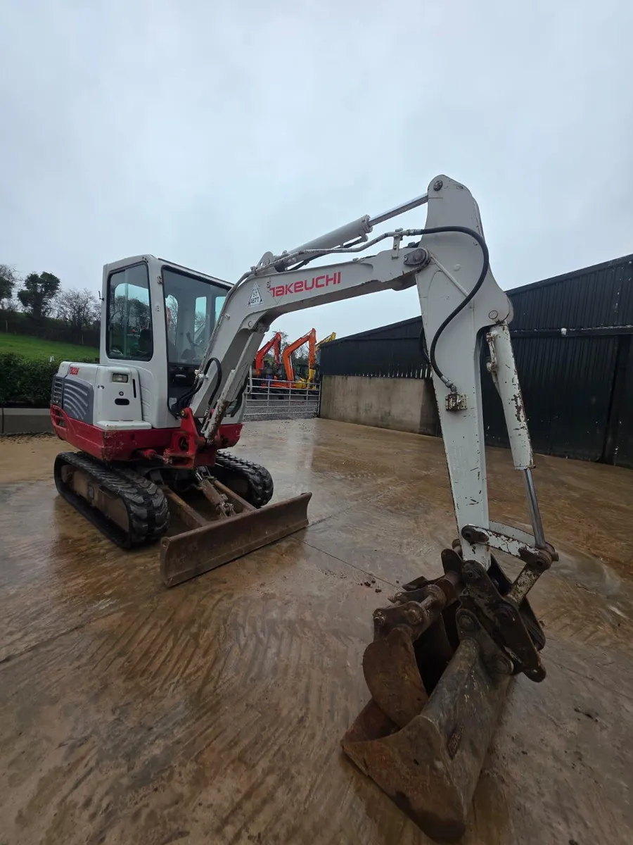 2009 TAKEUCHI TB228 - Image 2