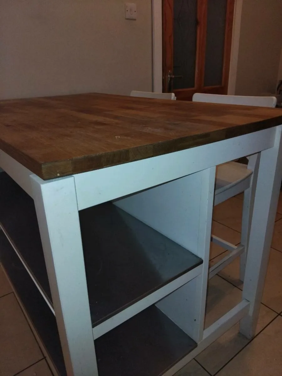 Kitchen island - Image 1