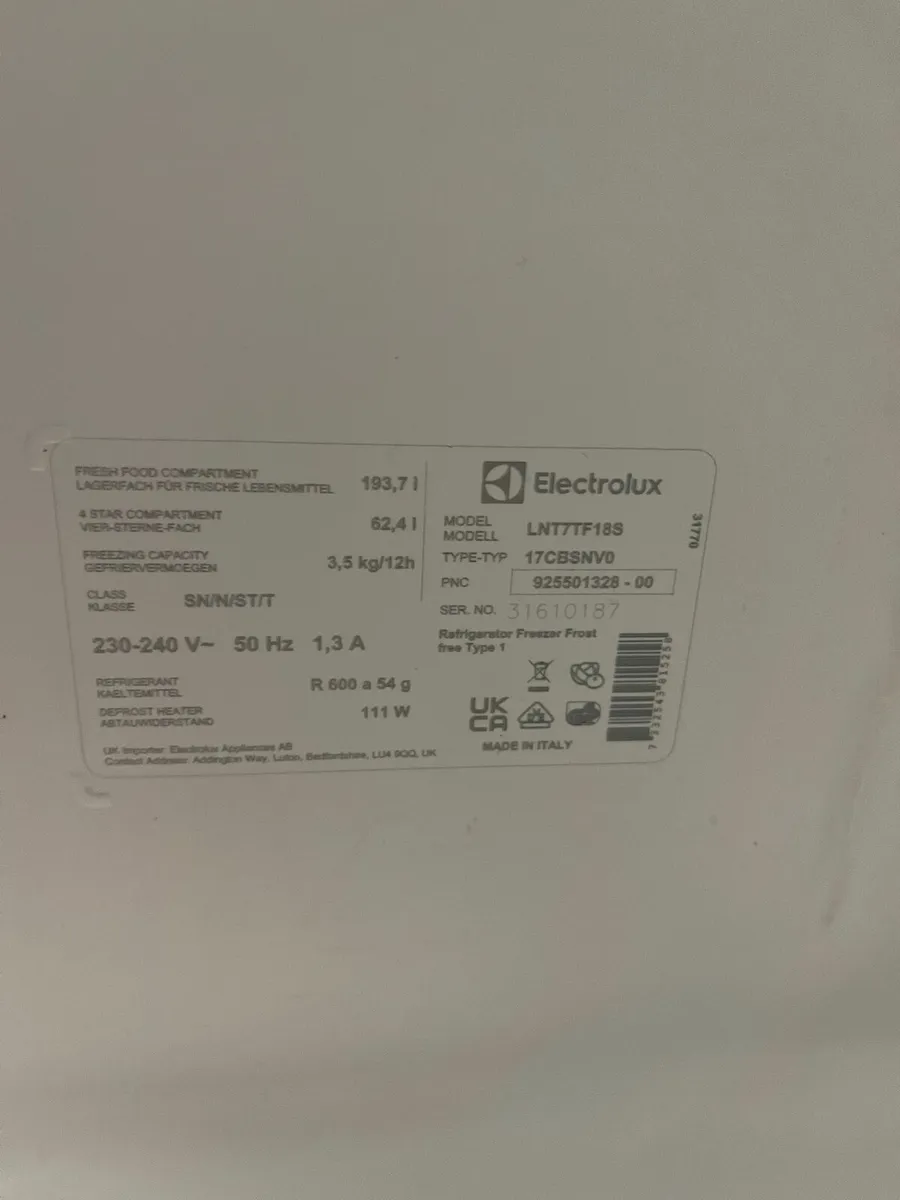 Integrated fridge freezer - Image 3