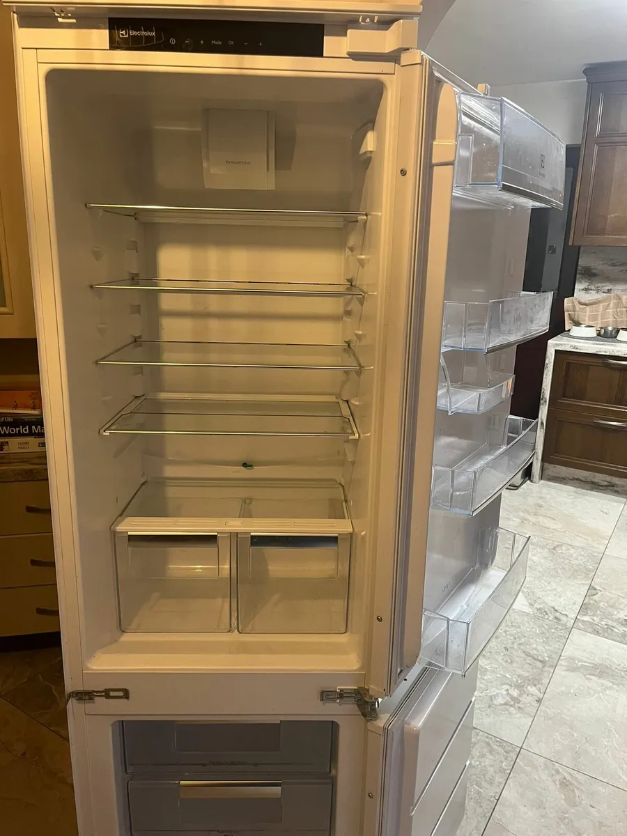 Integrated fridge freezer - Image 2